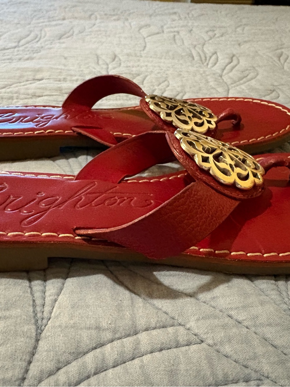 EUC Brighton Red Leather Thong Sandals with Gold Medallion size 6.5 - Picture 2 of 3